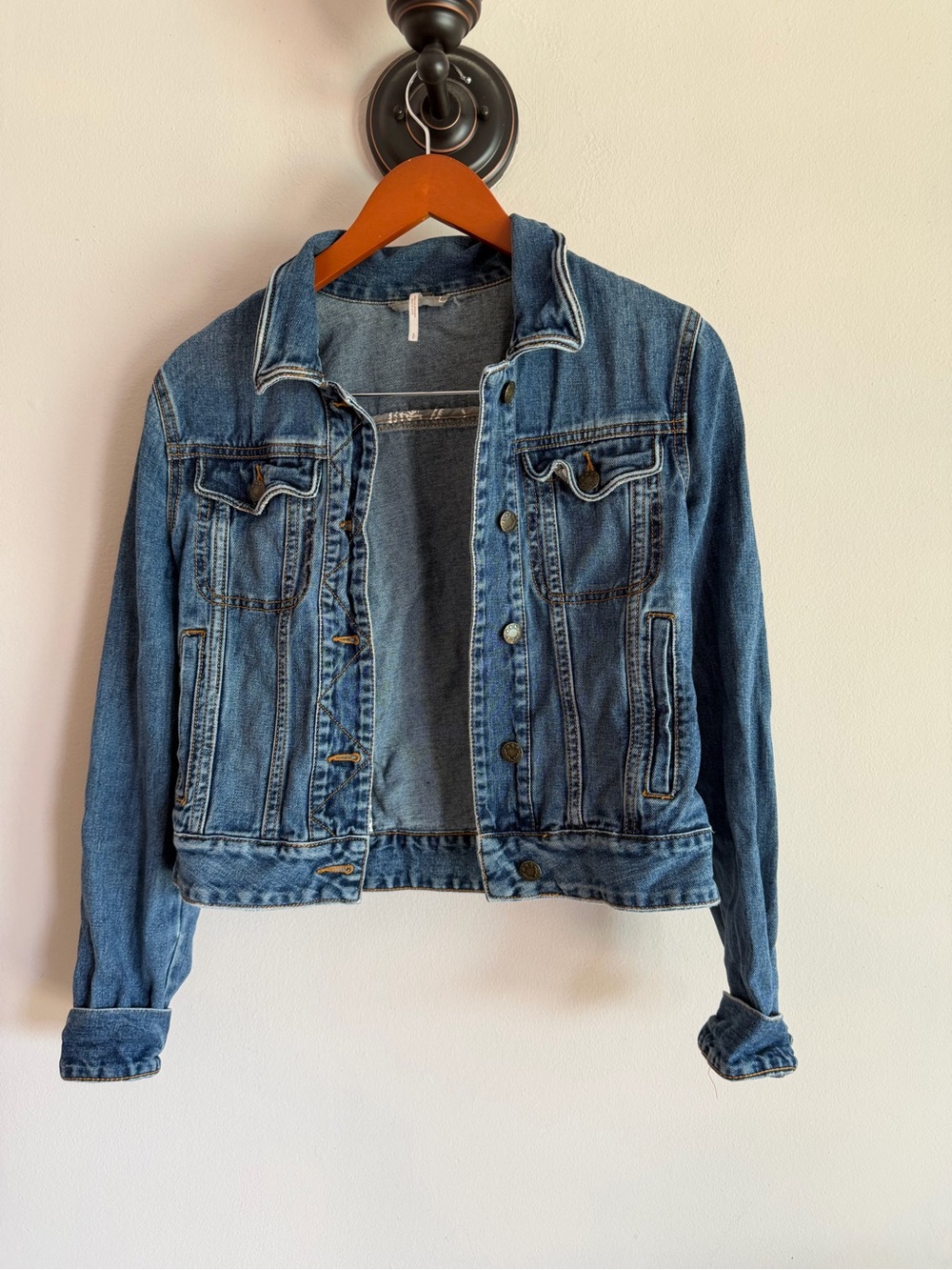 Free People Medium Wash Denim Trucker Jacket Womens Small Blue Jean Jacket